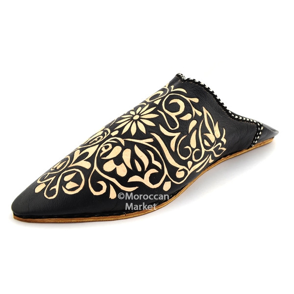 Babouche slippers from Morocco with a traditional accent